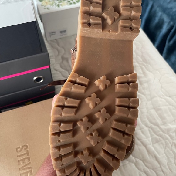 Boots - Picture 5 of 6